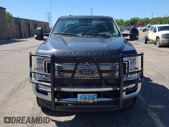2017 Ford F-250 XLT with VIN 1FTBF2B61HEE65986, listed as a IAAI auction lot 42730673 with 60,739 mi miles and . Bid and sale history available at DreamBid. Image 9.