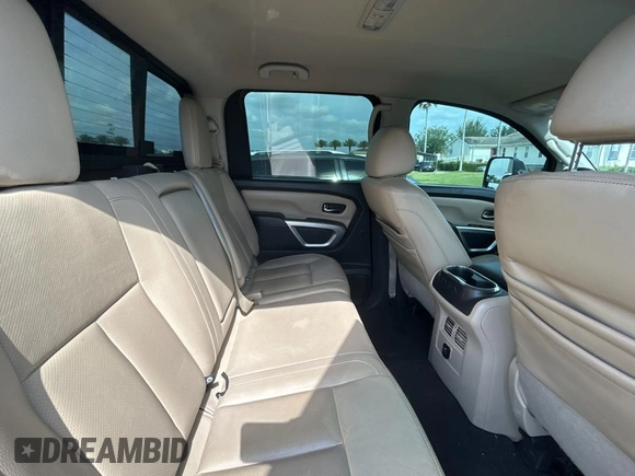 2016 Nissan Titan Platinum Reserve z VIN 1N6BA1F26GN512666, wystawiony jako Copart lot #54364115 z przebiegiem 120 182 mil mil oraz Czysty tytuł • Clean title. Historia ofert i sprzedaży dostępna na DreamBid. Obrazek 6.