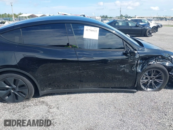 2024 Tesla Model Y z VIN 7SAYGDED6RF191135, wystawiony jako IAAI lot #41790922 z przebiegiem 17 154 mil mil oraz . Historia ofert i sprzedaży dostępna na DreamBid. Obrazek 13.