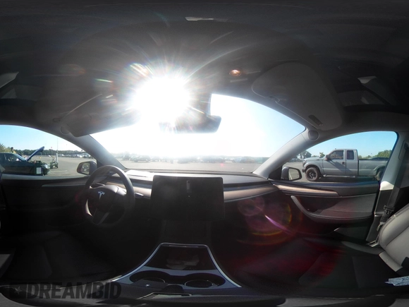 2024 Tesla Model Y Long Range z VIN 7SAYGDEEXRA263444, wystawiony jako IAAI lot #40199252 z przebiegiem 9 540 mil mil oraz . Historia ofert i sprzedaży dostępna na DreamBid. Obrazek 23.