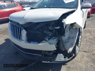 2013 Lincoln MKX with VIN 2LMDJ8JK2DBL19143, listed as a IAAI auction lot 41824677 with 172,336 mi miles. Bid and sale history available at carsss.com. Image 6.