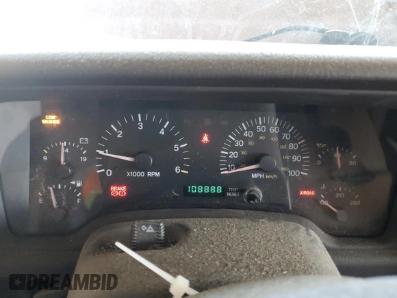 2000 Jeep Cherokee Classic with VIN 1J4FF58S8YL135534, listed as a Copart auction lot 62211335 with 108,888 mi miles and Salvage title. Bid and sale history available at DreamBid. Image 9.