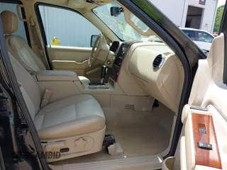 2006 Ford Explorer Eddie Bauer z VIN 1FMEU74E66UB42956, wystawiony jako IAAI lot #42143435 z przebiegiem 249 000 mil mil oraz . Historia ofert i sprzedaży dostępna na DreamBid. Obrazek 5.