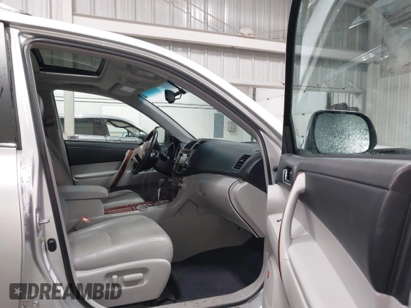 2013 Toyota Highlander Limited with VIN 5TDDK3EHXDS175547, listed as a IAAI auction lot 41334864 with 135,049 mi miles and . Bid and sale history available at DreamBid. Image 5.