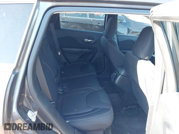 2016 Jeep Cherokee Latitude with VIN 1C4PJLCS1GW222001, listed as a IAAI auction lot 41068661 with 119,399 mi miles. Bid and sale history available at carsss.com. Image 8.
