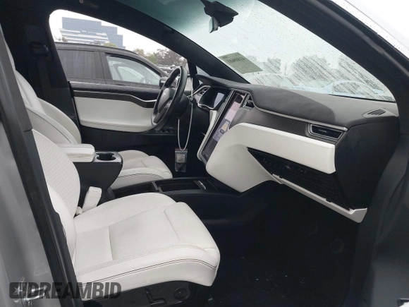2016 Tesla Model X P90D with VIN 5YJXCBE41GF006284, listed as a IAAI auction lot 41809683 with 71,135 mi miles. Bid and sale history available at carsss.com. Image 5.