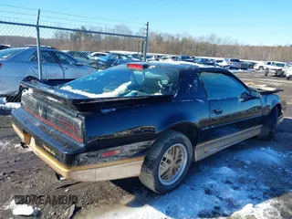 1986 Pontiac Firebird Trans Am with VIN 1G2FW87F6GN210279, listed as a IAAI auction lot 41260317 with 124,290 mi miles. Bid and sale history available at carsss.com. Image 4.