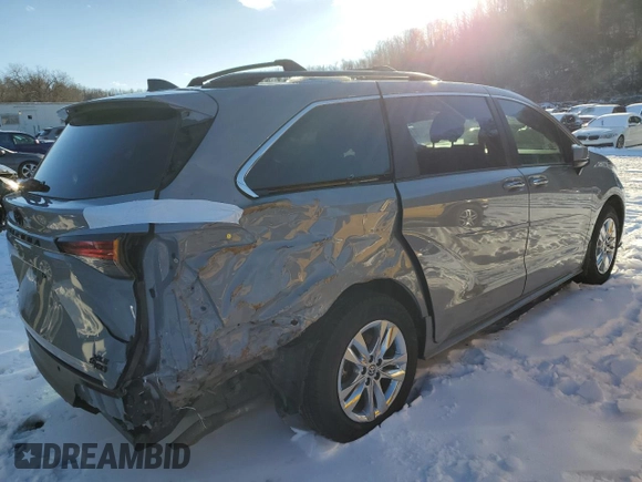 2022 Toyota Sienna XLE Woodland Edition with VIN 5TDASKFC5NS047766, listed as a Copart auction lot 44894665 with 58,862 mi miles and Salvage Title. Bid and sale history available at carsss.com. Image 3.