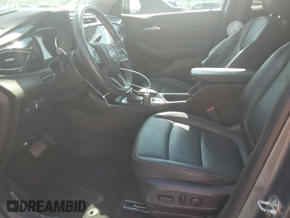2021 Buick Encore GX Essence z VIN KL4MMFSL8MB077428, wystawiony jako Copart lot #71731754 z przebiegiem 51 432 mil mil oraz Szkoda całkowita • Salvage title. Historia ofert i sprzedaży dostępna na DreamBid. Obrazek 7.