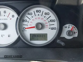 2006 Ford Escape XLT z VIN 1FMCU93136KC15231, wystawiony jako IAAI lot #42625410 z przebiegiem 117 479 mil mil oraz . Historia ofert i sprzedaży dostępna na DreamBid. Obrazek 16.