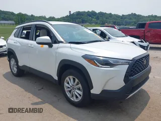 2023 Toyota Corolla Cross LE z VIN 7MUCAABG5PV070262, wystawiony jako IAAI lot #42347876 z przebiegiem 24 449 mil mil oraz . Historia ofert i sprzedaży dostępna na DreamBid. Obrazek 1.