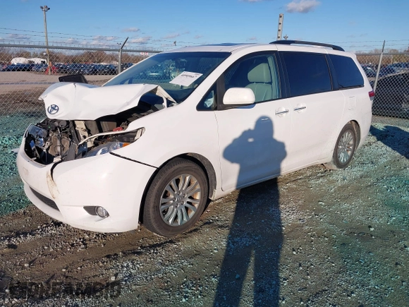 2013 Toyota Sienna XLE AAS z VIN 5TDYK3DC4DS305068, wystawiony jako IAAI lot #40909667 z przebiegiem 227 746 mil mil oraz . Historia ofert i sprzedaży dostępna na DreamBid. Obrazek 17.