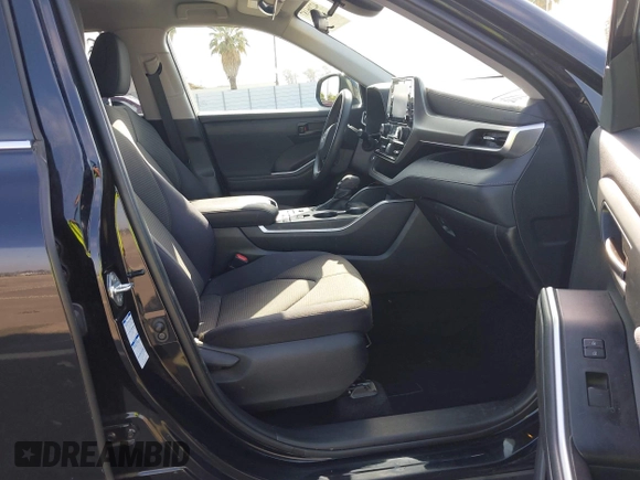 2021 Toyota Highlander L z VIN 5TDCZRBH1MS558663, wystawiony jako IAAI lot #42206187 z przebiegiem 49 574 mil mil oraz . Historia ofert i sprzedaży dostępna na DreamBid. Obrazek 5.
