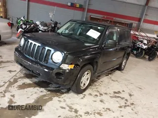 2008 Jeep Patriot Sport z VIN 1J8FF28W68D705251, wystawiony jako IAAI lot #42248701 z przebiegiem 121 033 mil mil oraz . Historia ofert i sprzedaży dostępna na DreamBid. Obrazek 2.