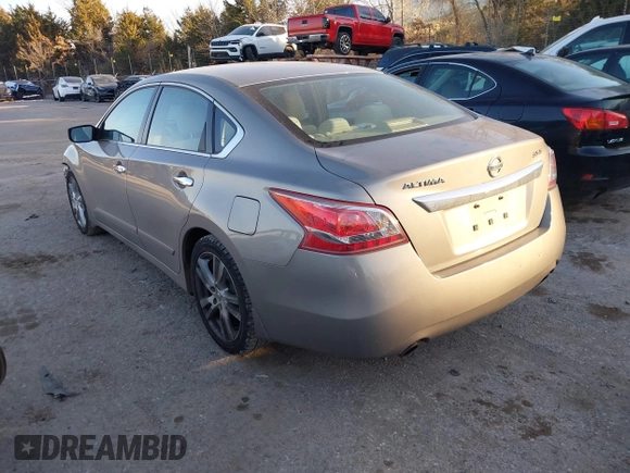 2013 Nissan Altima SV with VIN 1N4BL3AP4DN559367, listed as a IAAI auction lot 41436582 with 241,732 mi miles and . Bid and sale history available at DreamBid. Image 3.