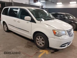 2013 Chrysler Town & Country Touring z VIN 2C4RC1BG9DR656630, wystawiony jako IAAI lot #42141980 z przebiegiem 150 303 mil mil oraz . Historia ofert i sprzedaży dostępna na DreamBid. Obrazek 1.