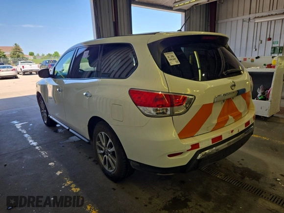 2014 Nissan Pathfinder S with VIN 5N1AR2MM5EC711181, listed as a IAAI auction lot 42665593 with 205,546 mi miles and . Bid and sale history available at DreamBid. Image 3.