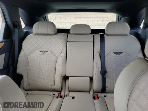 2022 Bentley Bentayga V8 z VIN SJAAM2ZV9NC016403, wystawiony jako Copart lot #51584975 z przebiegiem 4 462 mil mil oraz Szkoda całkowita • Salvage title. Historia ofert i sprzedaży dostępna na DreamBid. Obrazek 10.