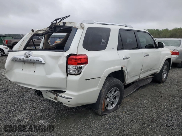 2013 Toyota 4Runner SR5 z VIN JTEZU5JR4D5057487, wystawiony jako Copart lot #51703755 z przebiegiem 119 883 mil mil oraz Szkoda całkowita • Salvage title. Historia ofert i sprzedaży dostępna na DreamBid. Obrazek 3.