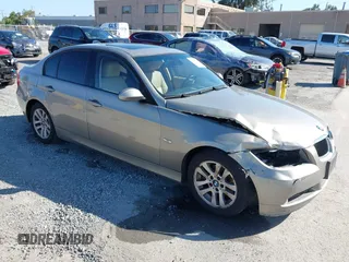 2007 BMW 3 Series 328i z VIN WBAVA37547NL15254, wystawiony jako IAAI lot #42300695 z przebiegiem 103 527 mil mil oraz . Historia ofert i sprzedaży dostępna na DreamBid. Obrazek 1.