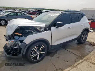 2019 Volvo XC40 R-Design z VIN YV4AC2HM2K2108414, wystawiony jako Copart lot #51232915 z przebiegiem 48 374 mil mil oraz Szkoda całkowita • Salvage title. Historia ofert i sprzedaży dostępna na DreamBid. Obrazek 1.