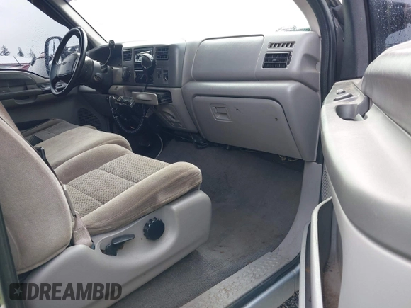 2001 Ford Super Duty F-250 XL with VIN 1FTNX21S01EB08460, listed as a IAAI auction lot 41890597 with 218,302 mi miles. Bid and sale history available at carsss.com. Image 5.