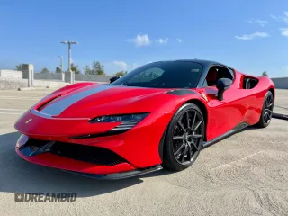 2021 Ferrari SF90 z VIN ZFF95NLA4M0265120, wystawiony jako Copart lot #61695715 z przebiegiem 5 300 mil mil oraz Szkoda całkowita • Salvage title. Historia ofert i sprzedaży dostępna na DreamBid. Obrazek 1.