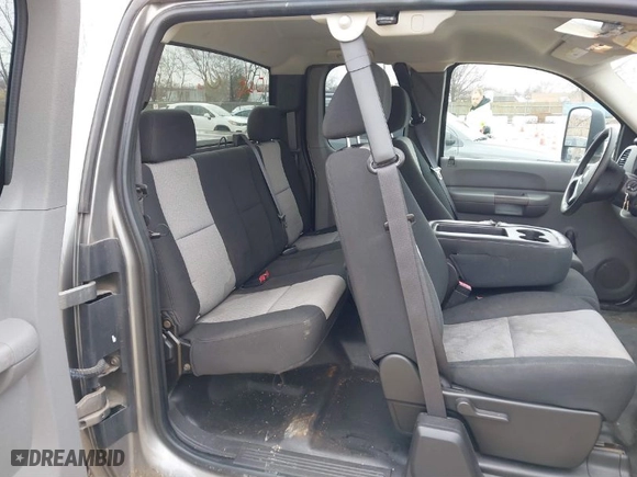 2008 Chevrolet Silverado 1500 Work Truck with VIN 1GCEC19X08Z236724, listed as a IAAI auction lot 41831826 with 133,888 mi miles. Bid and sale history available at carsss.com. Image 8.