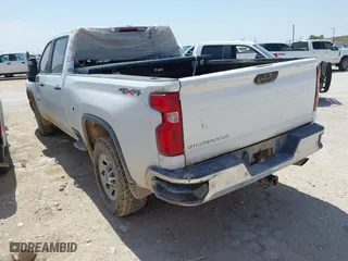 2021 Chevrolet Silverado 2500HD Work Truck with VIN 1GC1YLE7XMF212931, listed as a IAAI auction lot 42046367 with 155,497 mi miles. Bid and sale history available at carsss.com. Image 3.