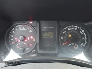 2017 Toyota Tacoma SR z VIN 5TFRX5GN5HX078049, wystawiony jako IAAI lot #42063533 z przebiegiem 256 585 mil mil oraz . Historia ofert i sprzedaży dostępna na DreamBid. Obrazek 7.