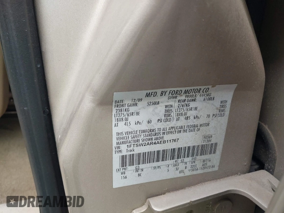 2010 Ford F-250 XL z VIN 1FTSW2AR4AEB11767, wystawiony jako IAAI lot #42490922 z przebiegiem 258 343 mil mil oraz . Historia ofert i sprzedaży dostępna na DreamBid. Obrazek 9.
