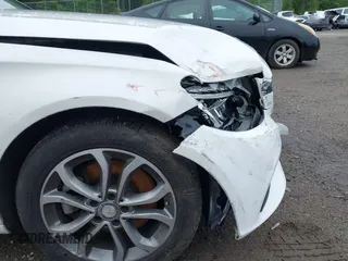 2016 Mercedes-Benz C 300 Luxury с VIN 55SWF4KB4GU108596, выставлен на аукционе IAAI как лот 42492677 с пробегом 93 115 миль миль и . История ставок и продаж доступна на DreamBid. Изображение 18.
