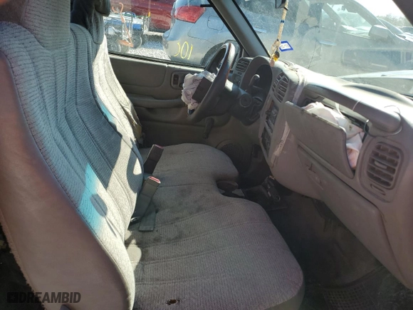 2002 GMC Sonoma SL with VIN 1GTCS145828155273, listed as a Copart auction lot 82224374 with 0 mi miles and Salvage Title. Bid and sale history available at carsss.com. Image 10.