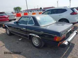 1982 Mercedes-Benz 380 SL z VIN WDBBA45A0CB017032, wystawiony jako IAAI lot #42461326 z przebiegiem 153 044 mil mil oraz . Historia ofert i sprzedaży dostępna na DreamBid. Obrazek 14.