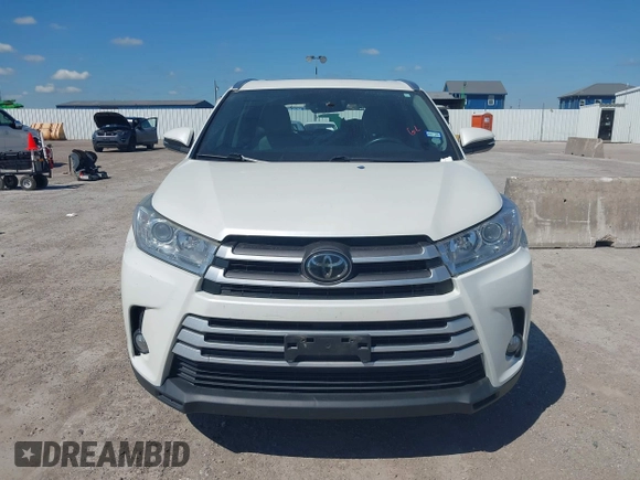 2018 Toyota Highlander SE with VIN 5TDKZRFH8JS548391, listed as a IAAI auction lot 42227742 with 79,782 mi miles and . Bid and sale history available at DreamBid. Image 13.