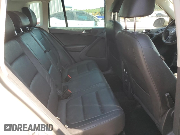 2012 Volkswagen Tiguan SE z VIN WVGAV7AX6CW543053, wystawiony jako Copart lot #53160825 z przebiegiem 167 185 mil mil oraz Szkody całkowita. Historia ofert i sprzedaży dostępna na DreamBid. Obrazek 11.