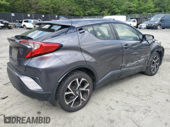 2018 Toyota C-HR XLE z VIN JTNKHMBX2J1003394, wystawiony jako Copart lot #58234865 z przebiegiem 132 574 mil mil oraz Szkoda całkowita • Salvage title. Historia ofert i sprzedaży dostępna na DreamBid. Obrazek 3.
