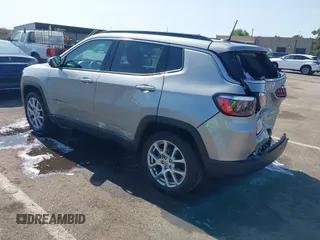 2022 Jeep Compass Latitude Lux with VIN 3C4NJDFB9NT170662, listed as a IAAI auction lot 42500321 with 57,782 mi miles and . Bid and sale history available at DreamBid. Image 3.