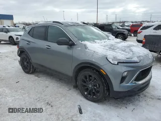 2025 Buick Encore GX Sport Touring с VIN KL4AMDSL2SB028827, выставлен на аукционе Copart как лот 46407335 с пробегом 5 901 миль миль и Списание • Salvage title. История ставок и продаж доступна на DreamBid. Изображение 4.