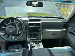 2008 Jeep Liberty Limited with VIN 1J8GN58K58W165434, listed as a Copart auction lot 61976925 with 131,536 mi miles and Clean title. Bid and sale history available at DreamBid. Image 9.