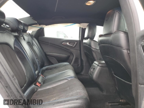 2015 Chrysler 200 S z VIN 1C3CCCBB5FN710029, wystawiony jako Copart lot #51744345 z przebiegiem 177 546 mil mil oraz Nie do naprawy • Non repairable. Historia ofert i sprzedaży dostępna na DreamBid. Obrazek 11.