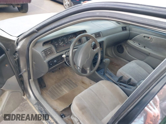 1998 Toyota Camry LE z VIN JT2BG22K8W0144508, wystawiony jako IAAI lot #42083963 z przebiegiem 222 776 mil mil oraz . Historia ofert i sprzedaży dostępna na DreamBid. Obrazek 5.