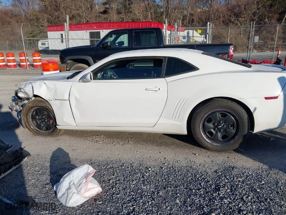 2012 Chevrolet Camaro 2LS with VIN 2G1FA1E37C9147760, listed as a IAAI auction lot 41541495 with 157,693 mi miles. Bid and sale history available at carsss.com. Image 14.