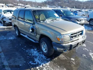 2000 Ford Explorer XLT with VIN 1FMZU73E4YZC50212, listed as a IAAI auction lot 41263917 with 210,561 mi miles. Bid and sale history available at carsss.com. Image 1.