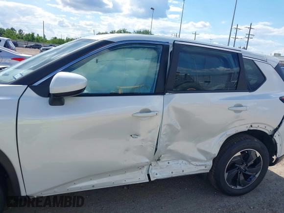 2025 Nissan Rogue SV with VIN 5N1BT3BA5SC828212, listed as a IAAI auction lot 42234352 with 1,256 mi miles and . Bid and sale history available at DreamBid. Image 6.