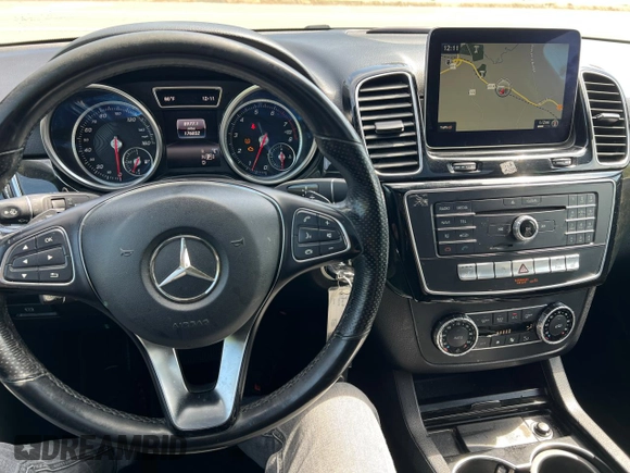 2018 Mercedes-Benz GLE 350 z VIN 4JGDA5JB4JB033015, wystawiony jako Copart lot #57177215 z przebiegiem 176 832 mil mil oraz Czysty tytuł • Clean title. Historia ofert i sprzedaży dostępna na DreamBid. Obrazek 7.