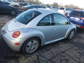 2004 Volkswagen New Beetle Coupe GLS with VIN 3VWCK31C84M415021, listed as a Copart auction lot 88131025 with 277,725 mi miles and Salvage Title. Bid and sale history available at carsss.com. Image 3.