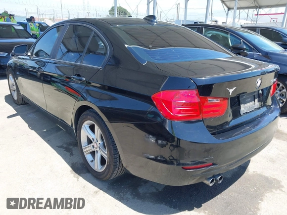 2013 BMW 3 Series 328i z VIN WBA3A5C5XDF356745, wystawiony jako IAAI lot #42092986 z przebiegiem 120 128 mil mil oraz . Historia ofert i sprzedaży dostępna na DreamBid. Obrazek 3.