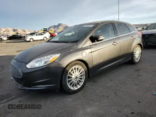 2015 Ford Focus Electric z VIN 1FADP3R40FL348785, wystawiony jako Copart lot #84516374 z przebiegiem 85 633 mil mil oraz Szkody całkowita. Historia ofert i sprzedaży dostępna na DreamBid. Obrazek 1.