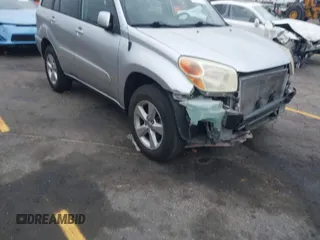 2005 Toyota RAV4 with VIN JTEGD20V650075153, listed as a IAAI auction lot 42077078 with 122,387 mi miles. Bid and sale history available at carsss.com. Image 1.